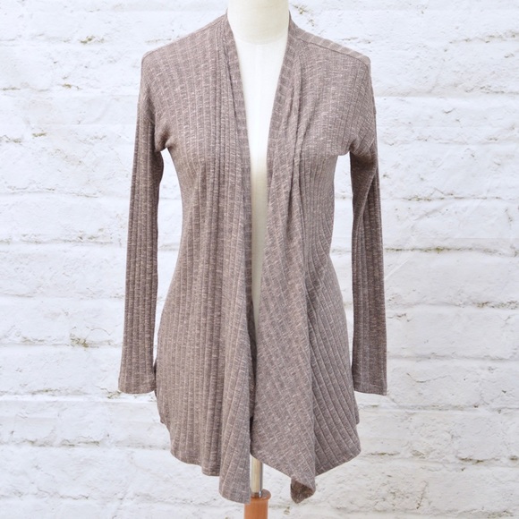 ❌SOLD❌ American Eagle Cardigan - Picture 2 of 4